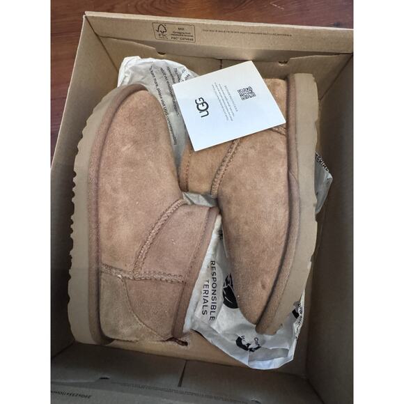 UGG Ultra Mini Sheepskin Boots Chestnut Brown Size 3 Youth - Picture 1 of 12
